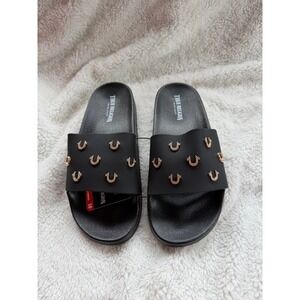 True Religion Womens Black Slides Gold Horseshoe Logo Charms Sandals Size 10 NEW
